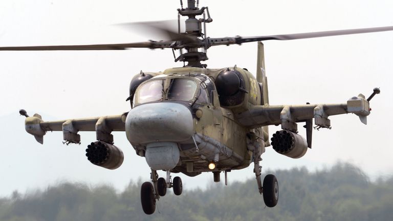 Вертолет Ка-52 Аллигатор во время учений Вертолет Ка-52 Аллигатор во время учений