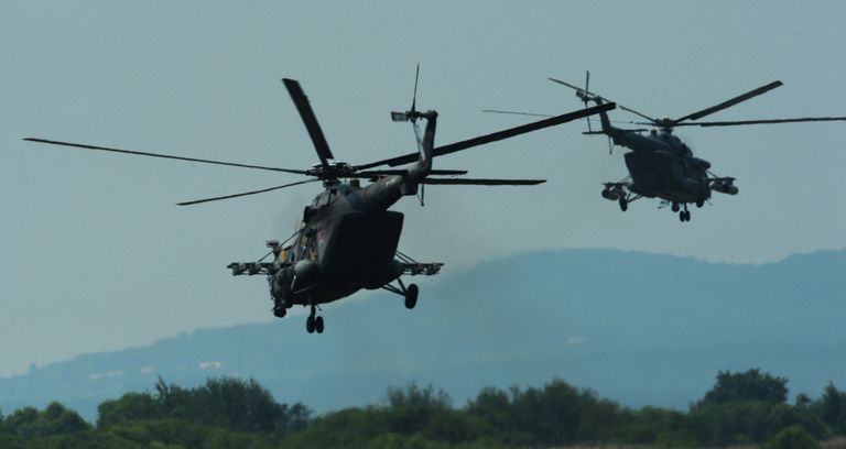 Вертолеты Ми-8 АМТШ во время учений отдельного вертолетного полка на аэродроме Черниговка в Приморском крае Вертолеты Ми-8 АМТШ во время учений отдельного вертолетного полка на аэродроме Черниговка в Приморском крае