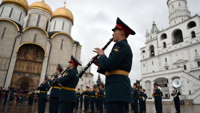 Участники фестиваля Спасская башня на репетиции в Кремле. Архивное фото Участники фестиваля Спасская башня на репетиции в Кремле. Архивное фото