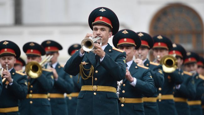 Участники фестиваля Спасская башня на репетиции в Кремле. Архивное фото