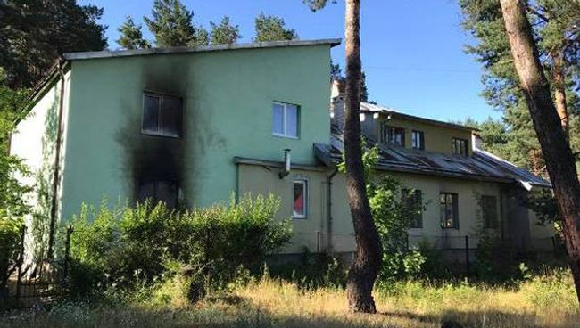 Женский монастырь в поселке Брюховичи Львовской области забросали бутылками с зажигательной смесью Женский монастырь в поселке Брюховичи Львовской области забросали бутылками с зажигательной смесью