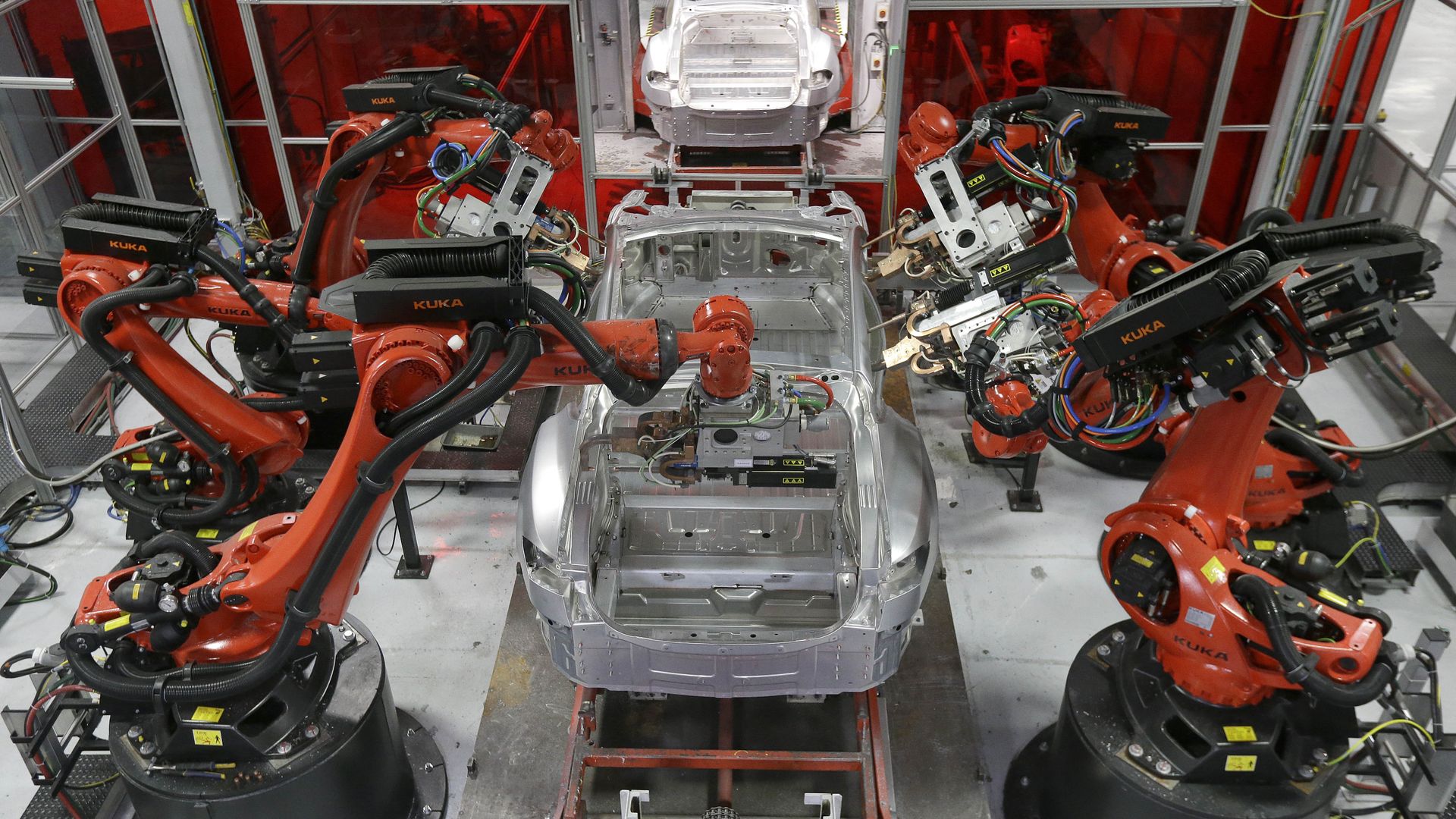 Сборка автомобилей Tesla роботами на заводе в Фремонте, Калифорния Сборка автомобилей Tesla роботами на заводе в Фремонте, Калифорния - РИА Новости, 1920, 10.02.2022