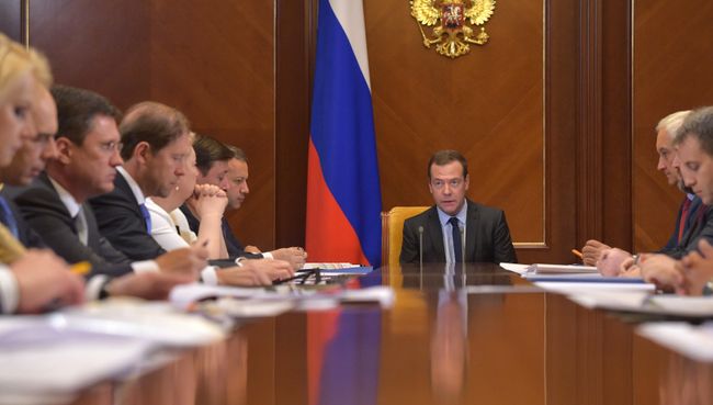 Дмитрий Медведев проводит совещание о расходах федерального бюджета на 2018 год. 17 июля 2017 Дмитрий Медведев проводит совещание о расходах федерального бюджета на 2018 год. 17 июля 2017