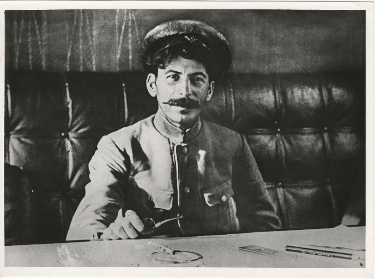 Иосиф Сталин. 1918 год Иосиф Сталин. 1918 год