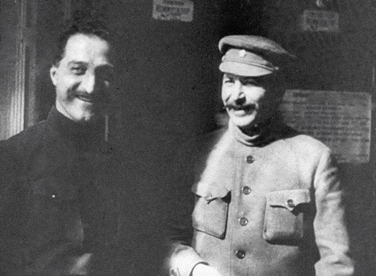 Иосиф Сталин и Серго Орджоникидзе на XII съезде РКП(б). 1923 год Иосиф Сталин и Серго Орджоникидзе на XII съезде РКП(б). 1923 год