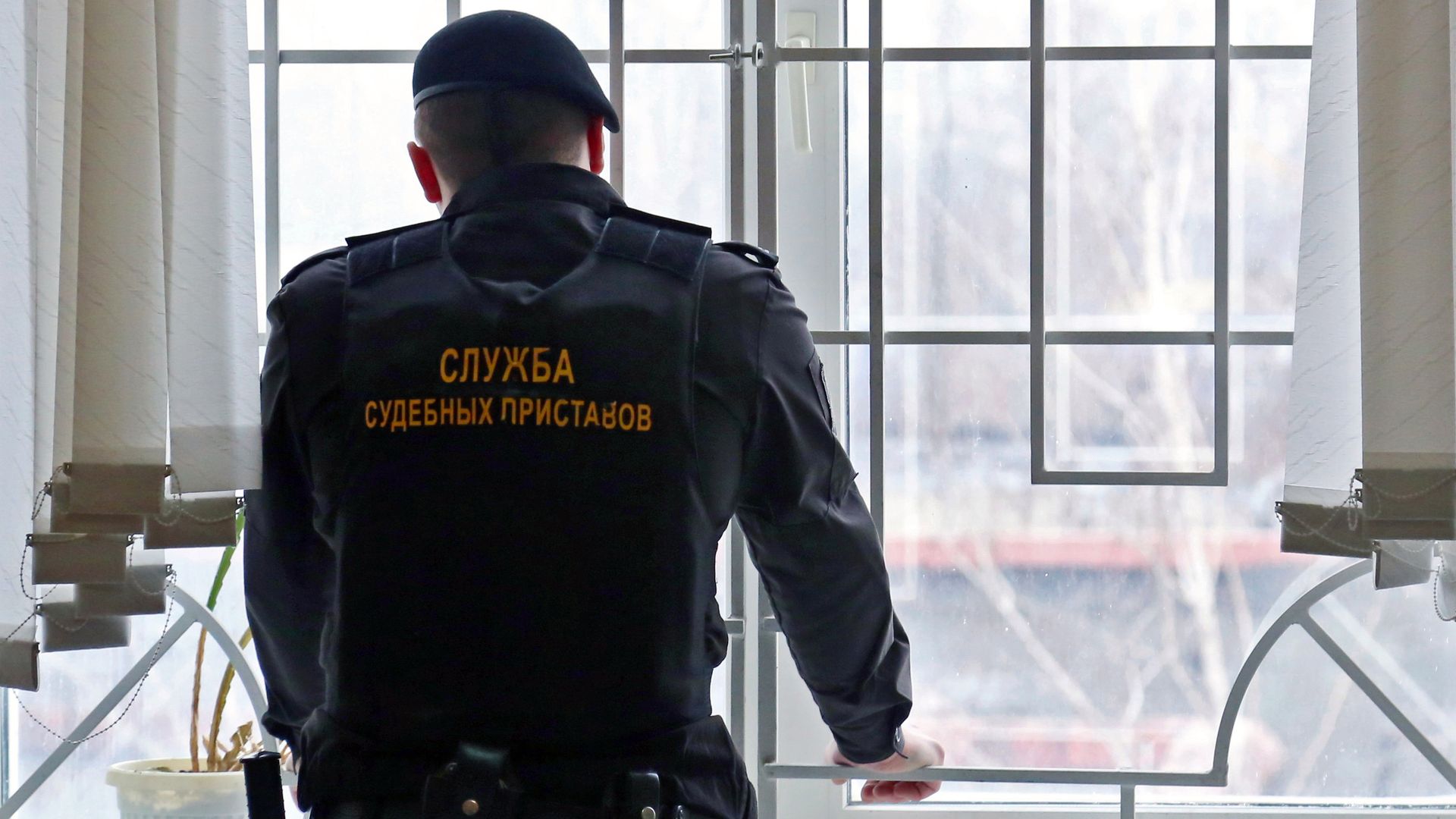 Судебный пристав в здании суда Судебный пристав в здании суда - РИА Новости, 1920, 02.02.2026