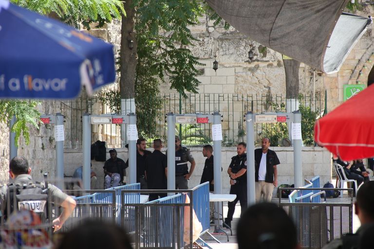 Металлодетекторы на входе на Храмовую гору в Иерусалиме Металлодетекторы на входе на Храмовую гору в Иерусалиме