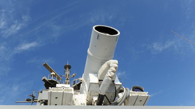 Лазерная пушка, установленная на борту корабля USS Ponce Лазерная пушка, установленная на борту корабля USS Ponce