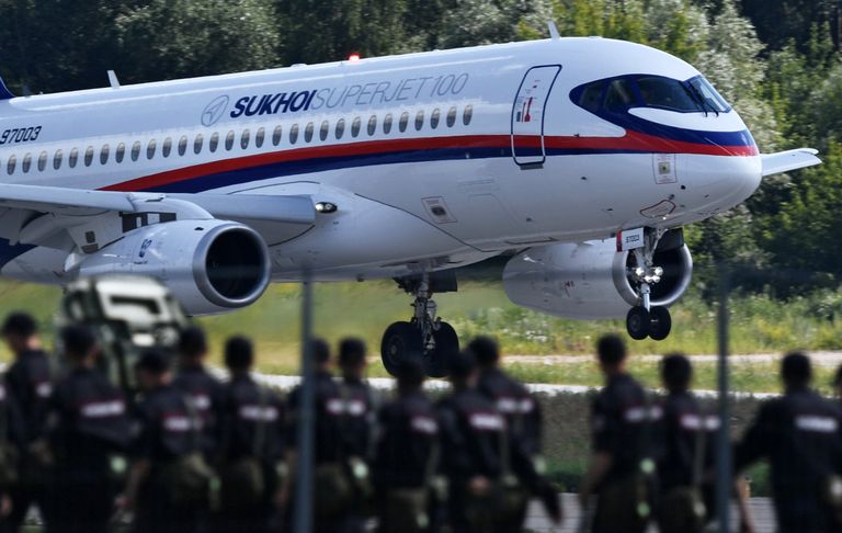 Самолет Sukhoi Superjet 100 на Международном авиационно-космическом салоне МАКС-2017 Самолет Sukhoi Superjet 100 на Международном авиационно-космическом салоне МАКС-2017