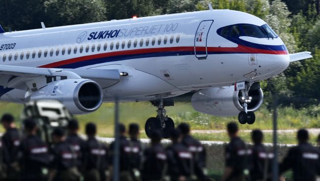 Самолет Sukhoi Superjet 100 на Международном авиационно-космическом салоне МАКС-2017