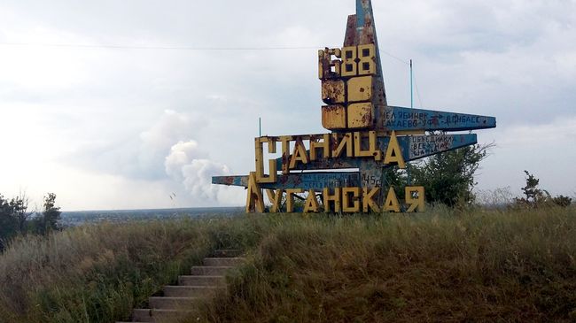 Вид на монумент при въезде в cтаницу Луганскую. Архивное фото Вид на монумент при въезде в cтаницу Луганскую. Архивное фото
