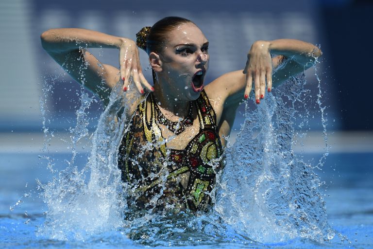 Светлана Колесниченко (Россия) выступает на соревнованиях по синхронному плаванию на XVII чемпионате мира по водным видам спорта в Будапеште. 19 июля 2017