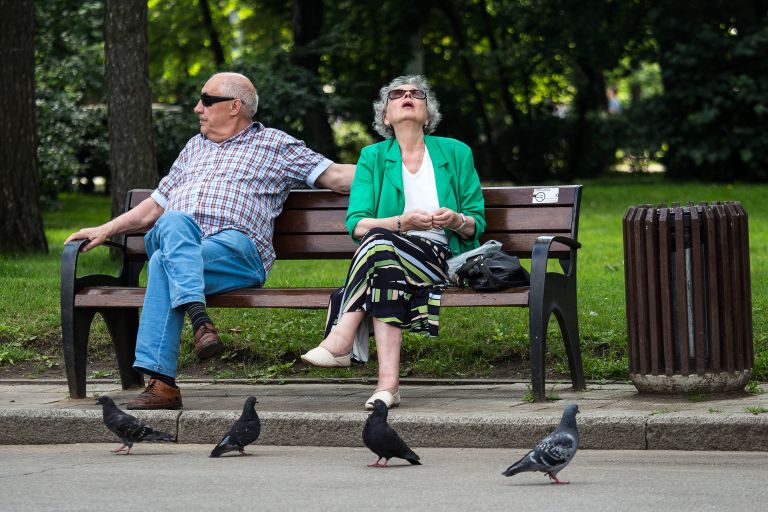 Отдыхающие в парке Сокольники
