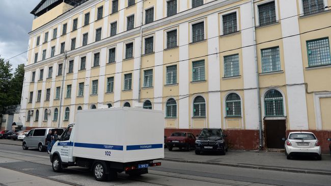 Полицейский фургон у СИЗО № 1 УФСИН России по Москве после заседания по рассмотрению вопроса об изменении меры пресечения Антону Мамаеву. 19 июля 2017 Полицейский фургон у СИЗО № 1 УФСИН России по Москве после заседания по рассмотрению вопроса об изменении меры пресечения Антону Мамаеву. 19 июля 2017