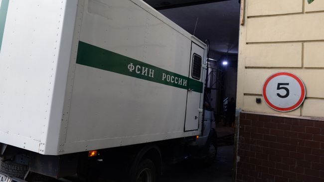 Фургон ФСИН у СИЗО № 1 УФСИН России по Москве Фургон ФСИН у СИЗО № 1 УФСИН России по Москве