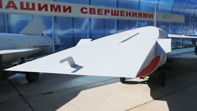 Гиперзвуковая ракета, представленная на заводской выставке ОАО Государственное машиностроительное конструкторское бюро Радуга имени А.Я.Березняка. Архивное фото Гиперзвуковая ракета, представленная на заводской выставке ОАО Государственное машиностроительное конструкторское бюро Радуга имени А.Я.Березняка. Архивное фото