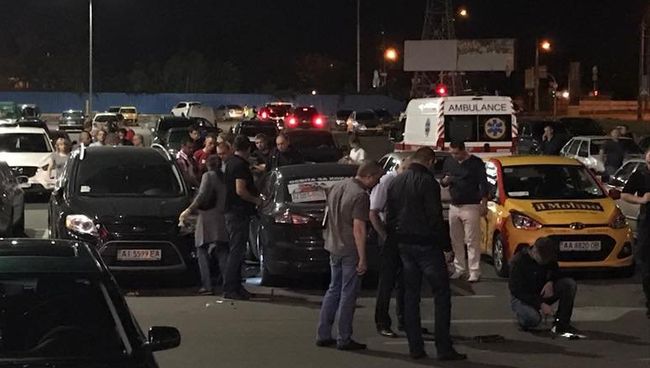 Парковка у торгового центра в Киеве, на которой расстреляли мужчину Парковка у торгового центра в Киеве, на которой расстреляли мужчину