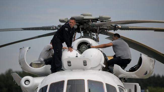 Вертолет Ми-8 на Международном авиационно-космическом салоне МАКС-2017 Вертолет Ми-8 на Международном авиационно-космическом салоне МАКС-2017