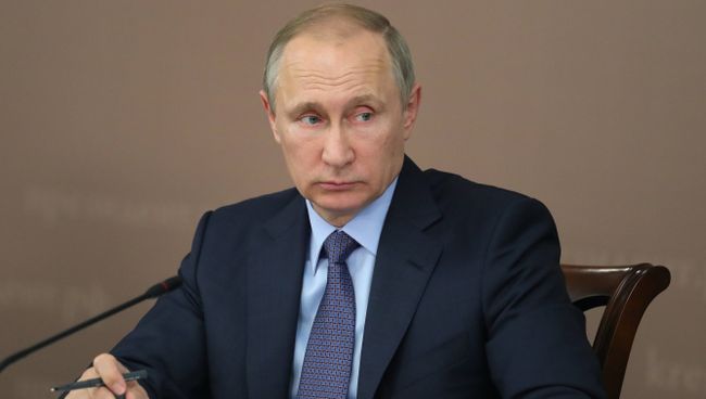 Владимир Путин в ходе рабочей поездки в Йошкар-Олу во время заседания Совета по межнациональным отношениям. 20 июля 2017 Владимир Путин в ходе рабочей поездки в Йошкар-Олу во время заседания Совета по межнациональным отношениям. 20 июля 2017