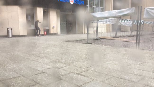 Сильный ливень и град в Москве. 21 июня 2017 Сильный ливень и град в Москве. 21 июня 2017