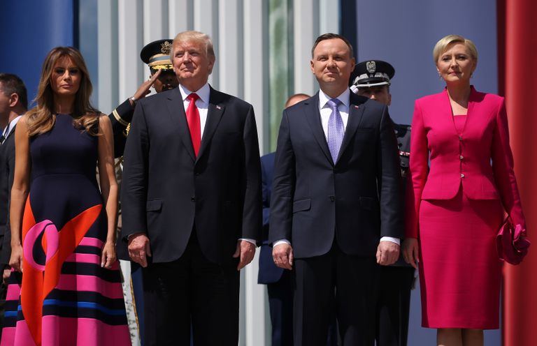 Президент США Дональд Трамп и президент Польши Анджей Дуда с супругами в Варшаве. 6 июля 2017 