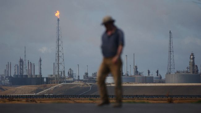 Нефтеперерабатывающий комплекс Амуай в Пунто Фиджо, принадлежащий венесуэльской государственной нефтяной компании PDVSA. Архивное фото Нефтеперерабатывающий комплекс Амуай в Пунто Фиджо, принадлежащий венесуэльской государственной нефтяной компании PDVSA. Архивное фото