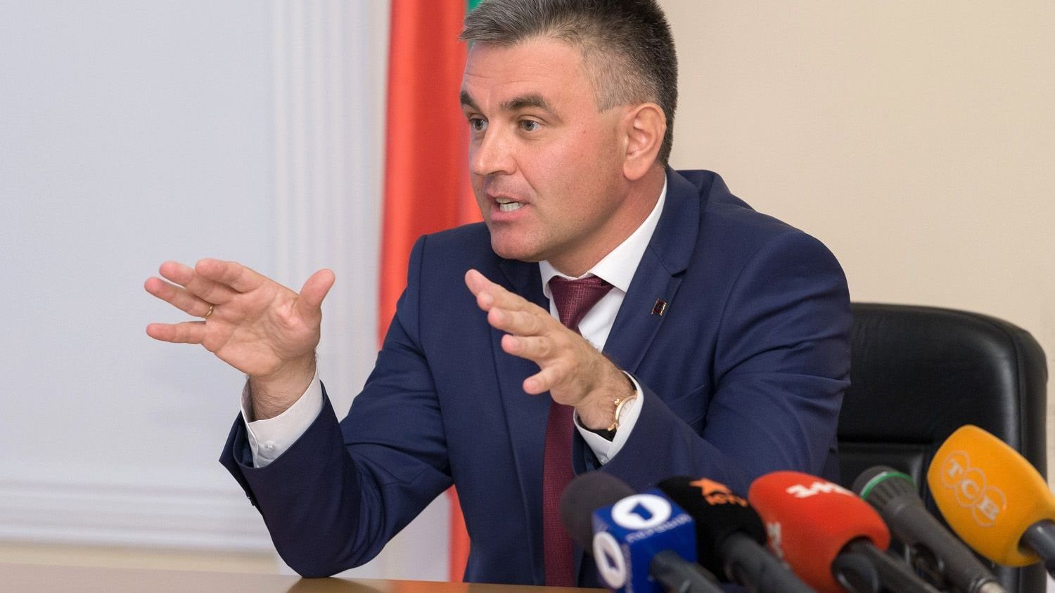 Глава ПМР Вадим Красносельский общается с приднестровскими и украинскими журналистами. 21 июля 2017 - РИА Новости, 1920, 27.10.2021