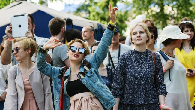 Зрители на фестивале Усадьба JAZZ в Воронеже. 22 июля 2017 Зрители на фестивале Усадьба JAZZ в Воронеже. 22 июля 2017