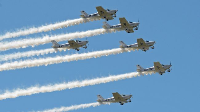 Пилотажная группа CHELAVIA TEAM, выступающая на легких однодвигательных самолетах Tecnam Sierra P2002, на МАКС-2017 в Жуковском. 23 июля 2017