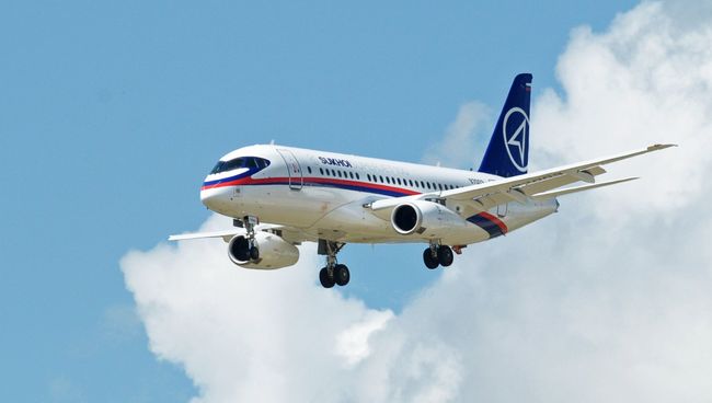 Самолет Sukhoi Superjet 100. Архивное фото Самолет Sukhoi Superjet 100. Архивное фото