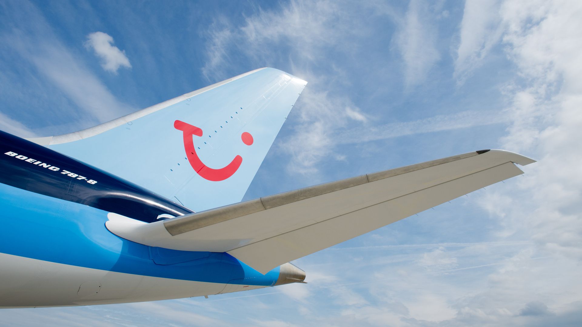 Самолет Boeing 787 компании Thomson Airways в аэропорту Германии. 12 июня 2017 Самолет Boeing 787 компании Thomson Airways в аэропорту Германии. 12 июня 2017 - РИА Новости, 1920, 10.03.2022