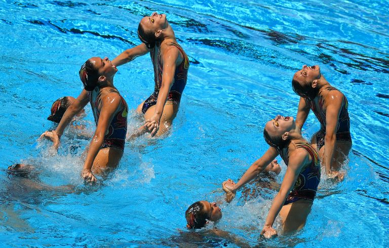 Спортсменки сборной России выступают с произвольной программой в финальных соревнованиях по синхронному плаванию среди групп на чемпионате мира FINA 2017 Спортсменки сборной России выступают с произвольной программой в финальных соревнованиях по синхронному плаванию среди групп на чемпионате мира FINA 2017