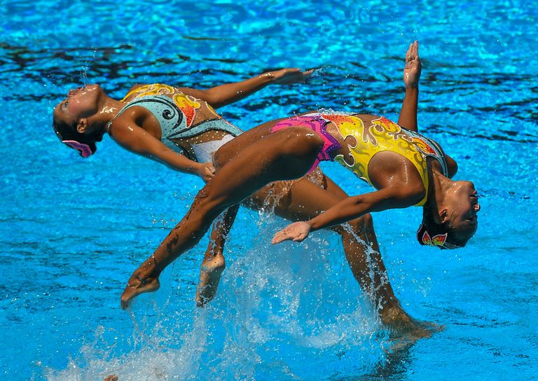Спортсменки сборной Японии выступают с произвольной программой в финальных соревнованиях по синхронному плаванию среди групп на чемпионате мира FINA 2017 Спортсменки сборной Японии выступают с произвольной программой в финальных соревнованиях по синхронному плаванию среди групп на чемпионате мира FINA 2017