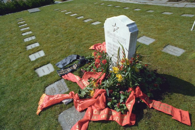 Памятник советским воинам, погибшим в Норвегии в годы второй мировой войны 1939-1945 гг Памятник советским воинам, погибшим в Норвегии в годы второй мировой войны 1939-1945 гг