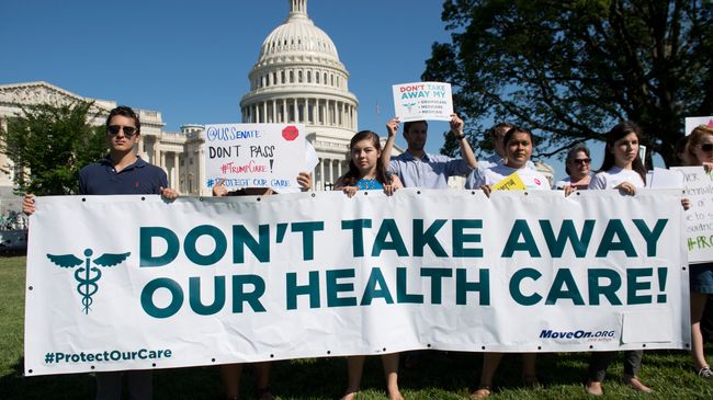 Акция протеста против плана по замене реформы здравоохранения Obamacare у Капитолия в Вашингтоне. Архивное фото Акция протеста против плана по замене реформы здравоохранения Obamacare у Капитолия в Вашингтоне. Архивное фото
