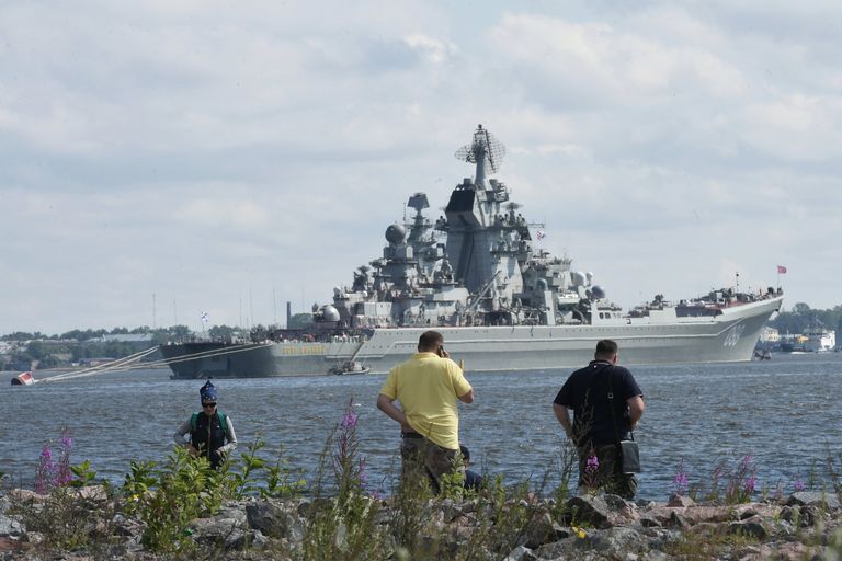Атомный крейсер Петр Великий проекта 1144 Орлан в Кронштадте 
