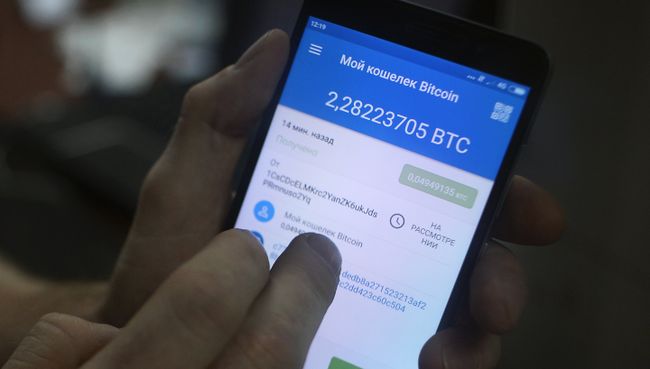 Мобильное приложение для работы с криптовалютой биткоин. Архивное фото Мобильное приложение для работы с криптовалютой биткоин. Архивное фото