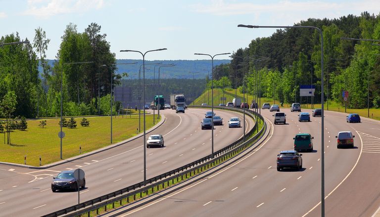 Автодорога возле Вильнюса, Литва Автодорога возле Вильнюса, Литва