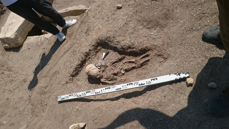 Найденное при раскопках некрополя Кыз-Аул захоронение младенца с деформированным черепом II века н.э. 26 июля 2017