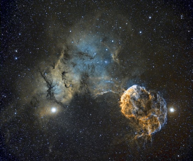 Работа фотографа Chris Heapy Sh2-249 Jellyfish Nebula, вошедшая в шорт-лист Insight Astronomy Photographer of the Year 2017 Работа фотографа Chris Heapy Sh2-249 Jellyfish Nebula, вошедшая в шорт-лист Insight Astronomy Photographer of the Year 2017