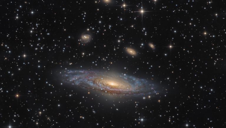 Работа фотографа Bernard Miller NGC 7331 - The Deer Lick Group, вошедшая в шорт-лист Insight Astronomy Photographer of the Year 2017 Работа фотографа Bernard Miller NGC 7331 - The Deer Lick Group, вошедшая в шорт-лист Insight Astronomy Photographer of the Year 2017