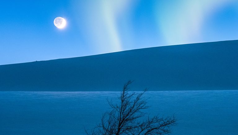 Работа фотографа Tommy Eliassen The Blue Hour, вошедшая в шорт-лист Insight Astronomy Photographer of the Year 2017 Работа фотографа Tommy Eliassen The Blue Hour, вошедшая в шорт-лист Insight Astronomy Photographer of the Year 2017
