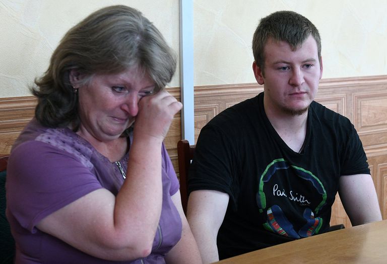 Задержанный на Украине россиянин Виктор Агеев и его мать Светлана Агеева в Старобельске Задержанный на Украине россиянин Виктор Агеев и его мать Светлана Агеева в Старобельске