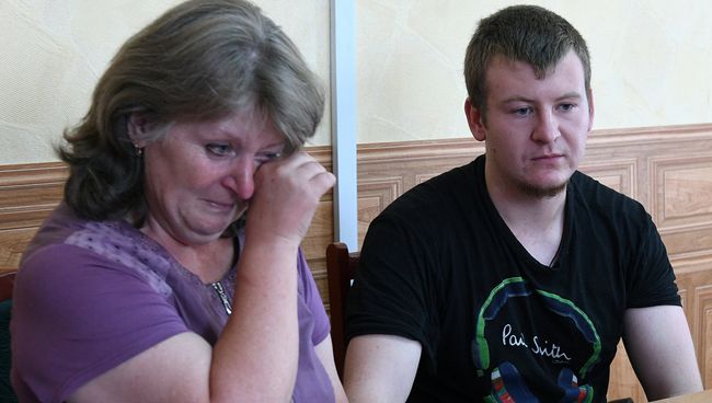 Задержанный на Украине россиянин Виктор Агеев и его мать Светлана Агеева. Архивное фото Задержанный на Украине россиянин Виктор Агеев и его мать Светлана Агеева. Архивное фото