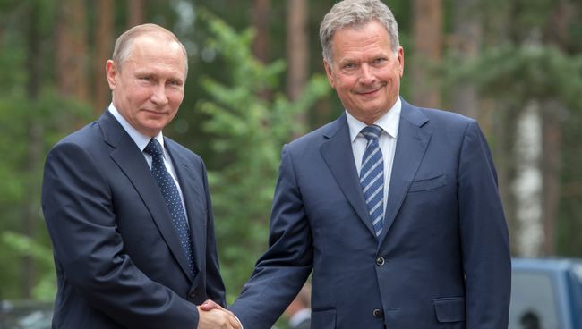 Президент РФ Владимир Путин и президент Финляндии Саули Ниинисте в Финляндии. 27 июля 2017 Президент РФ Владимир Путин и президент Финляндии Саули Ниинисте в Финляндии. 27 июля 2017