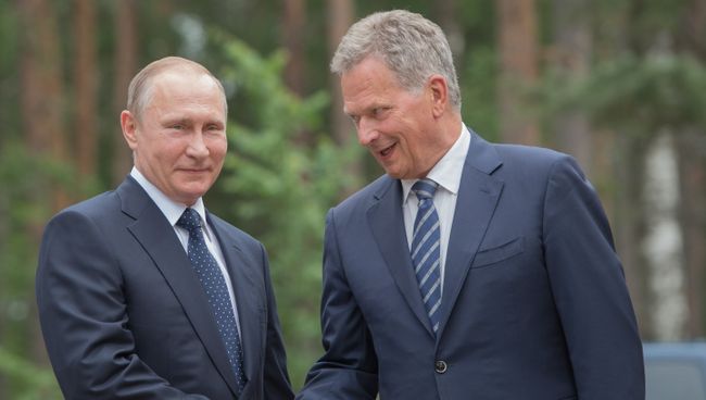 Президент РФ Владимир Путин и президент Финляндии Саули Ниинисте в Финляндии. 27 июля 2017 Президент РФ Владимир Путин и президент Финляндии Саули Ниинисте в Финляндии. 27 июля 2017