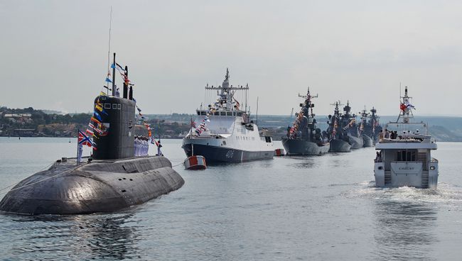 Генеральная репетиция парада кораблей ко Дню ВМФ в Севастополе. Архивное фото Генеральная репетиция парада кораблей ко Дню ВМФ в Севастополе. Архивное фото