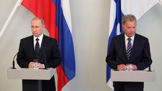 Президент РФ Владимир Путин и президент Финляндии Саули Ниинисте в Финляндии. 27 июля 2017 Президент РФ Владимир Путин и президент Финляндии Саули Ниинисте в Финляндии. 27 июля 2017