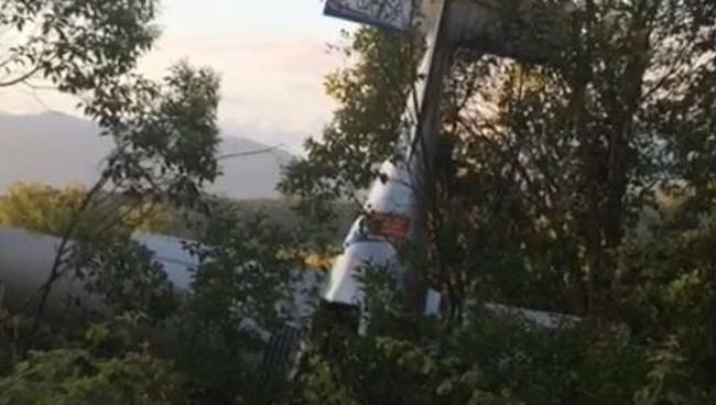 Место падения легкомоторного самолета в Пицунде Место падения легкомоторного самолета в Пицунде