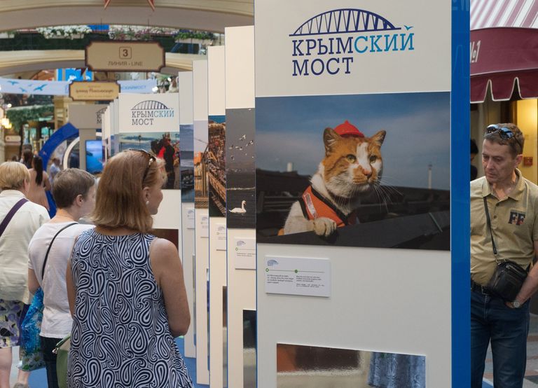 Выставка, посвященная строящемуся мосту через Керченский пролив, открылась в ГУМе. 27 июля 2017 Выставка, посвященная строящемуся мосту через Керченский пролив, открылась в ГУМе. 27 июля 2017